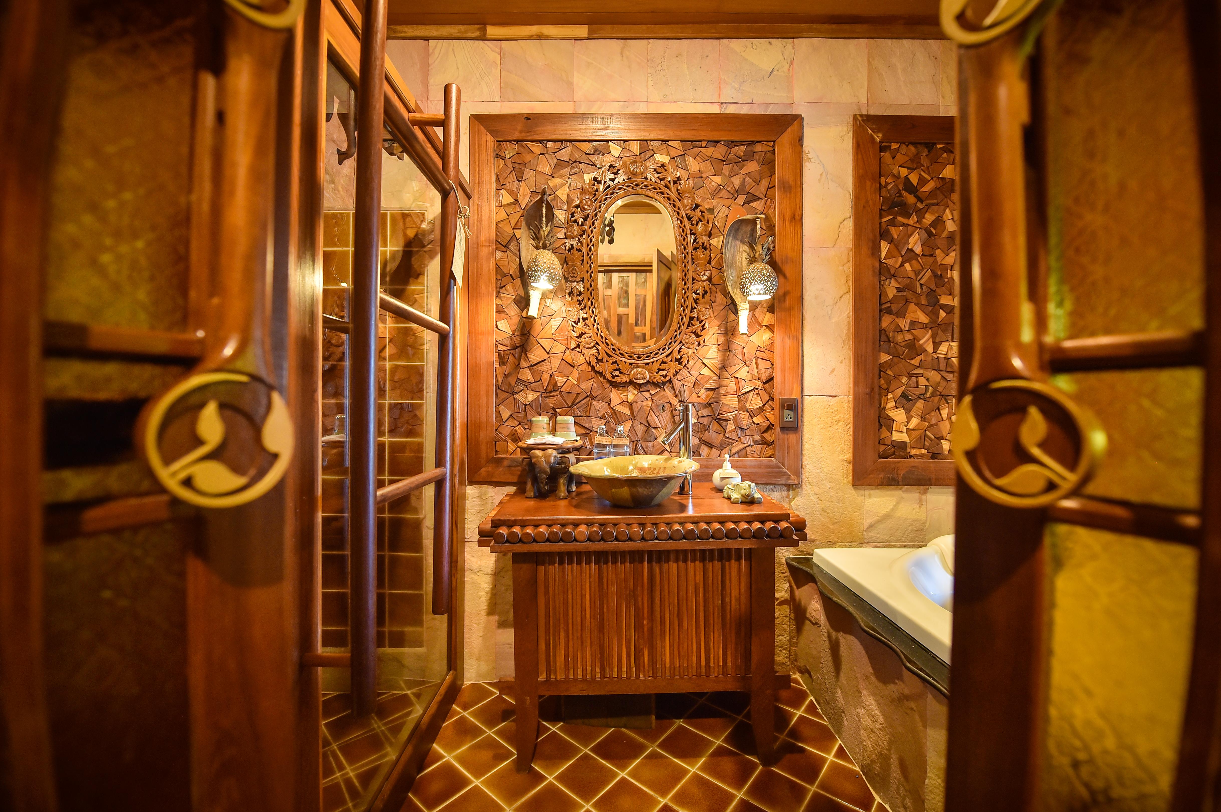 Santhiya Koh Phangan Resort And Spa Екстериор снимка Bathroom