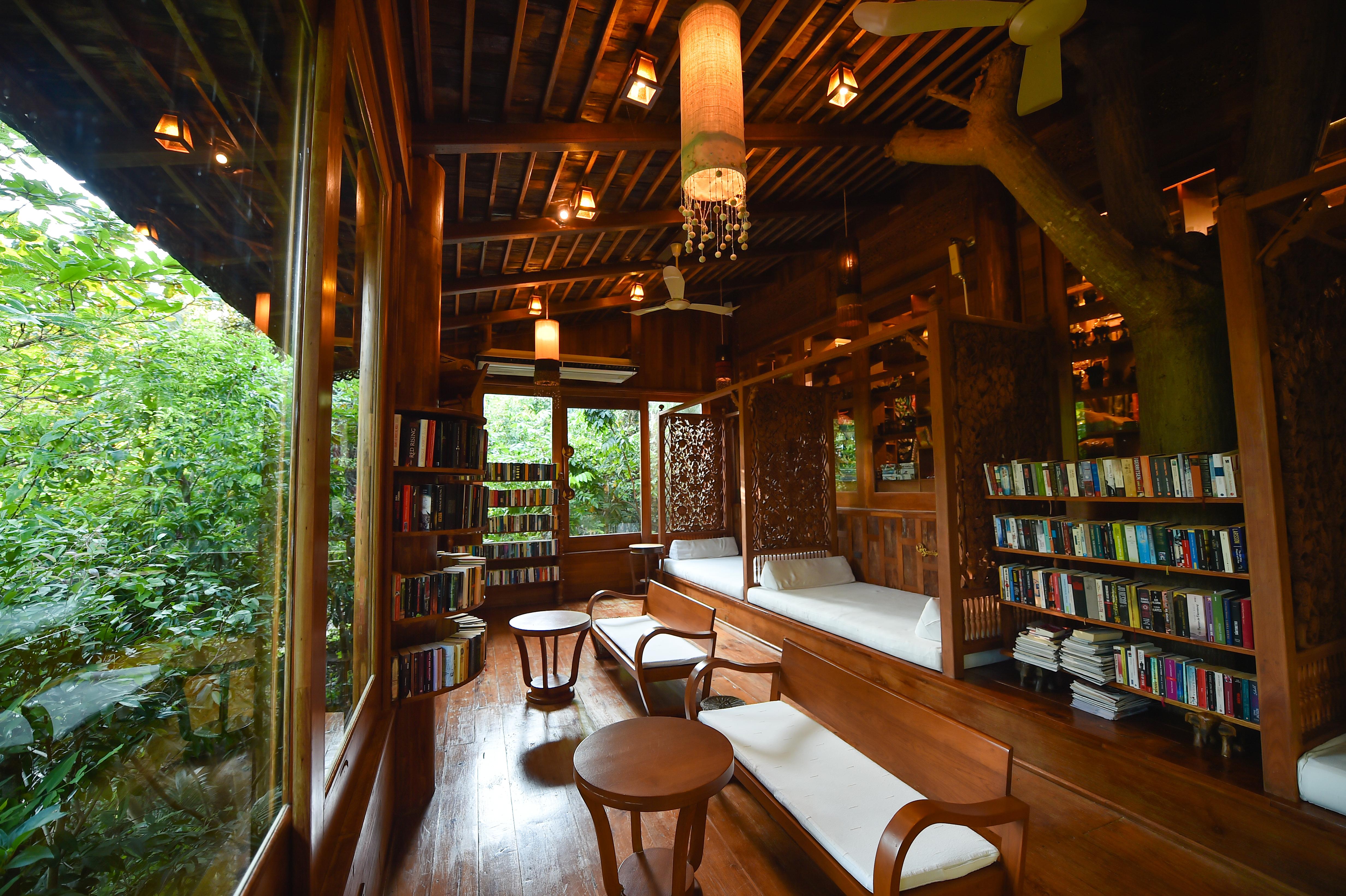 Santhiya Koh Phangan Resort And Spa Екстериор снимка Library