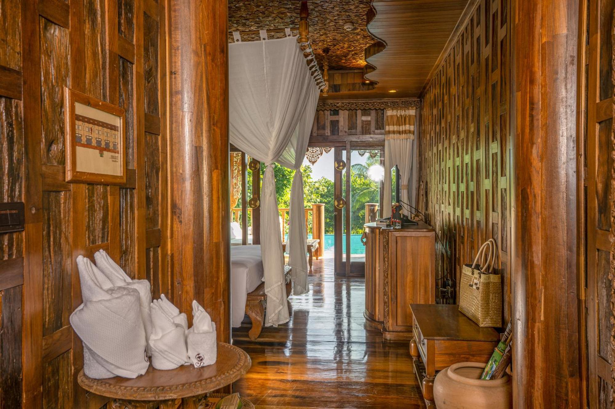 Santhiya Koh Phangan Resort And Spa Екстериор снимка Interior of a villa at the resort