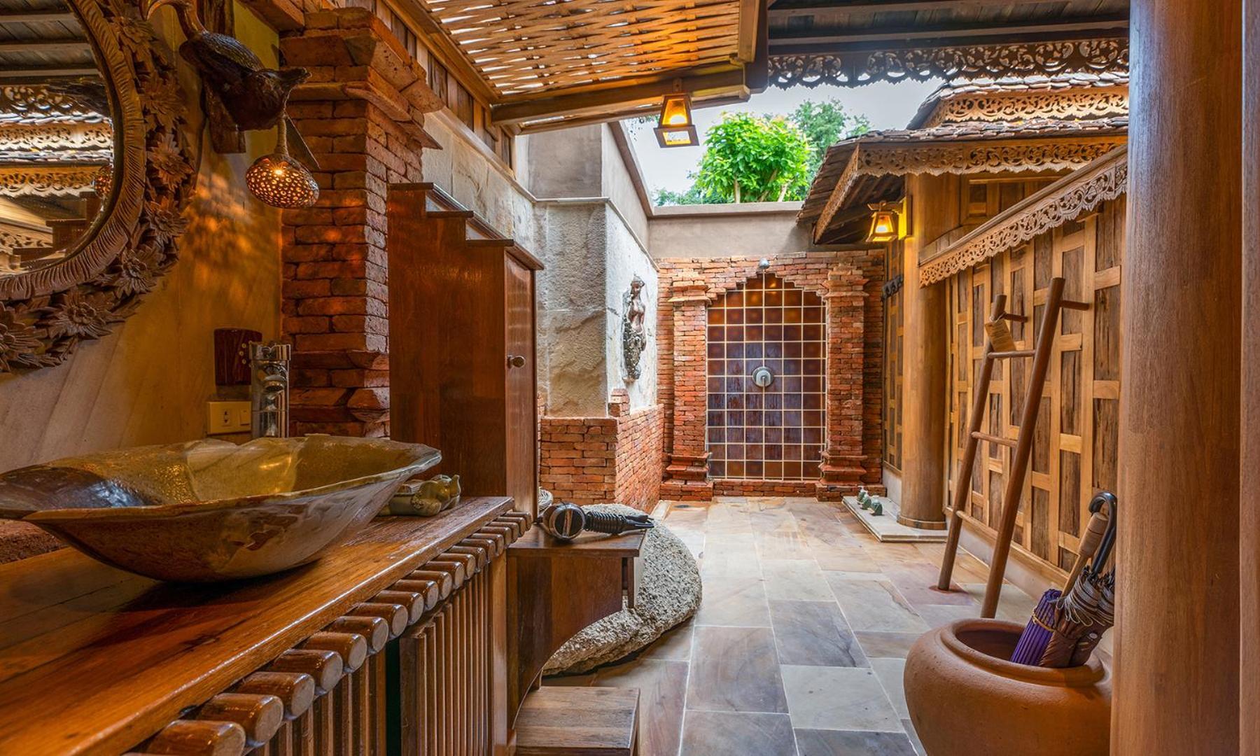 Santhiya Koh Phangan Resort And Spa Екстериор снимка A traditional Japanese bathroom