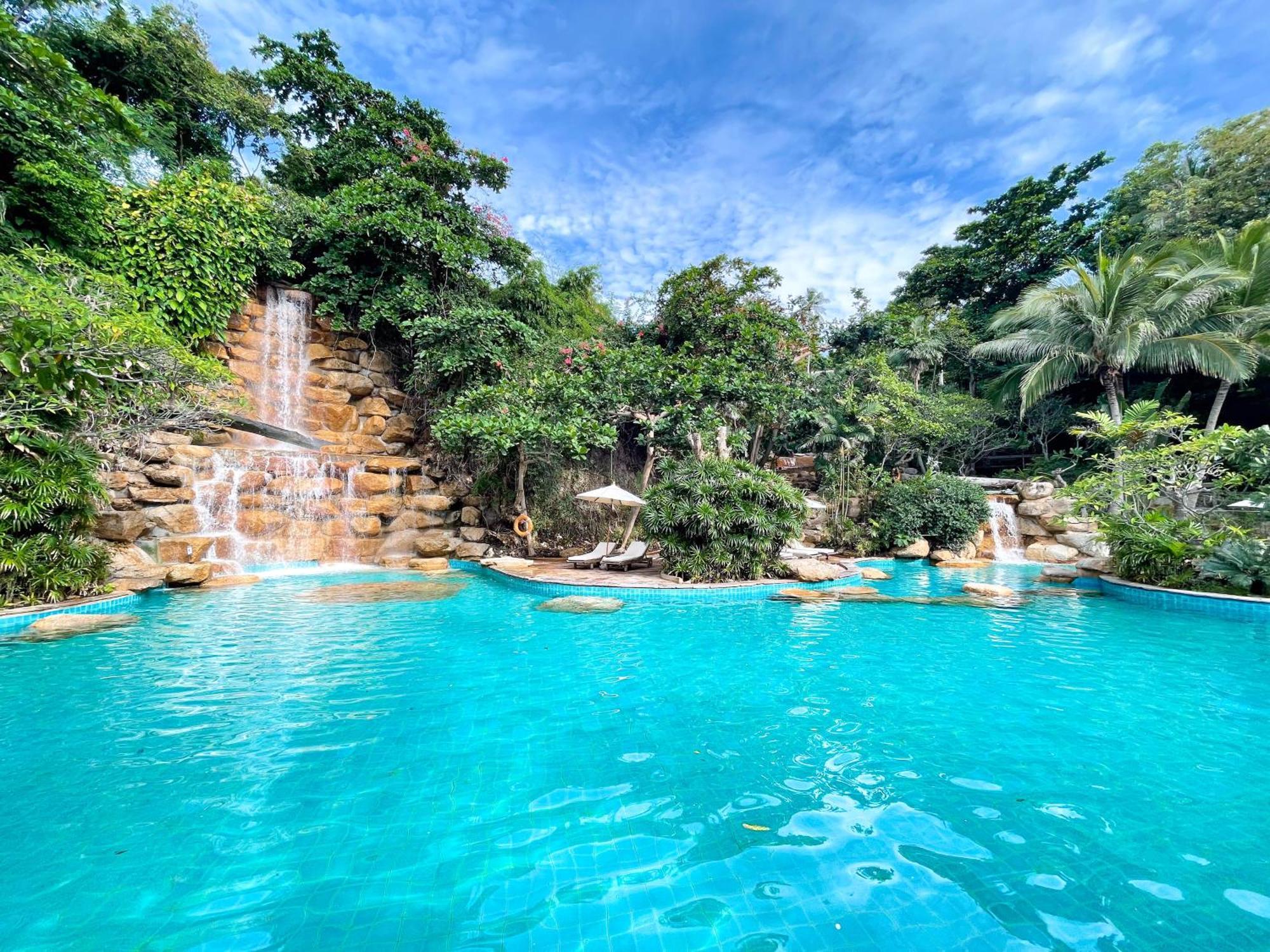 Santhiya Koh Phangan Resort And Spa Екстериор снимка The swimming pool at the resort