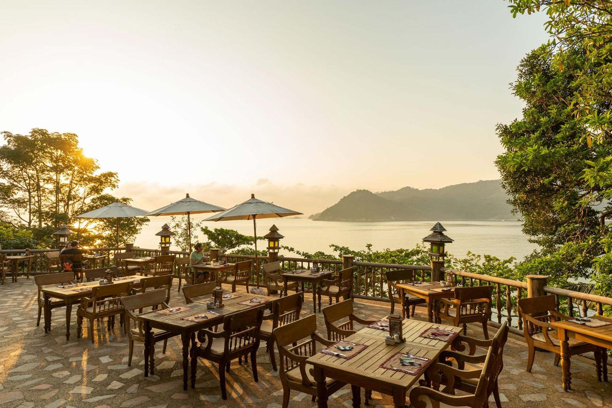 Santhiya Koh Phangan Resort And Spa Екстериор снимка The Deck at The Repulse Bay