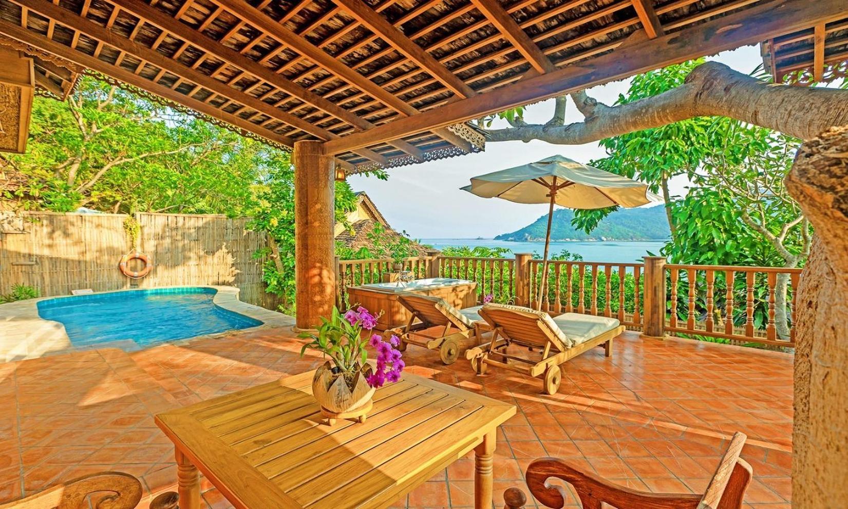 Santhiya Koh Phangan Resort And Spa Екстериор снимка A view of the pool at the resort