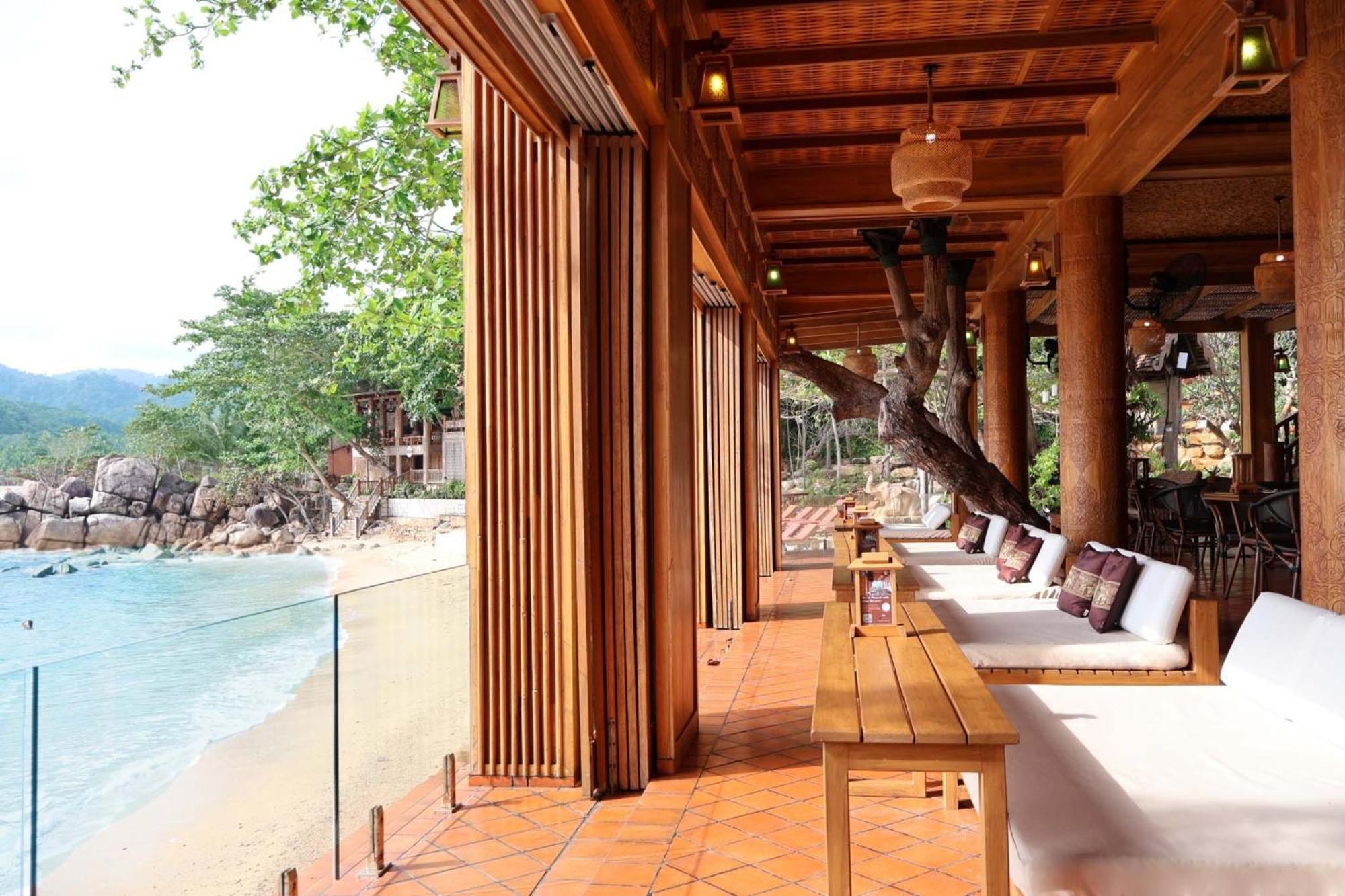 Santhiya Koh Phangan Resort And Spa Екстериор снимка The Beach Club