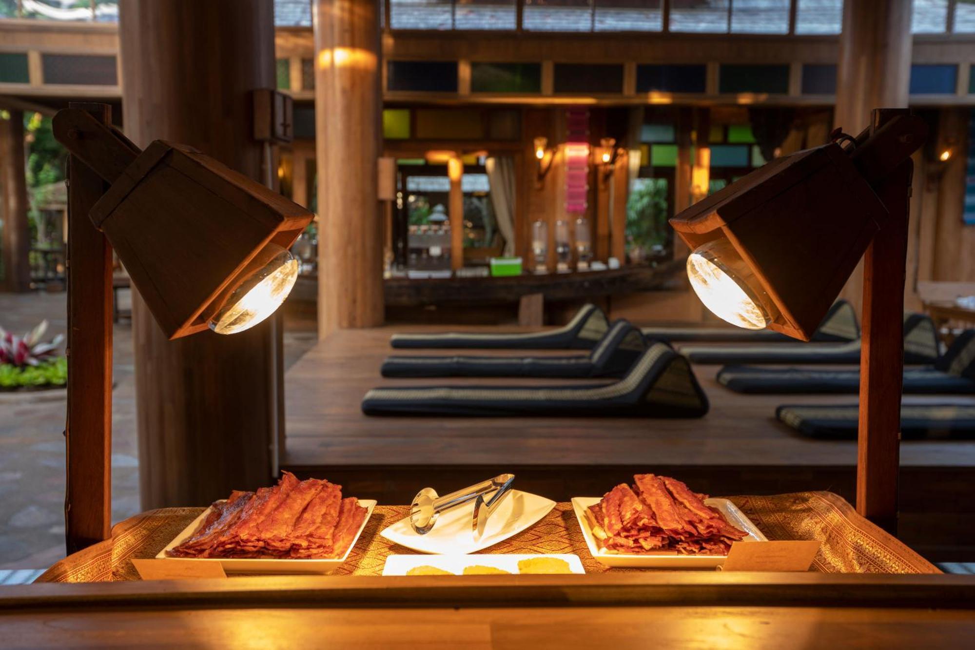 Santhiya Koh Phangan Resort And Spa Екстериор снимка A chafing dish with bacon