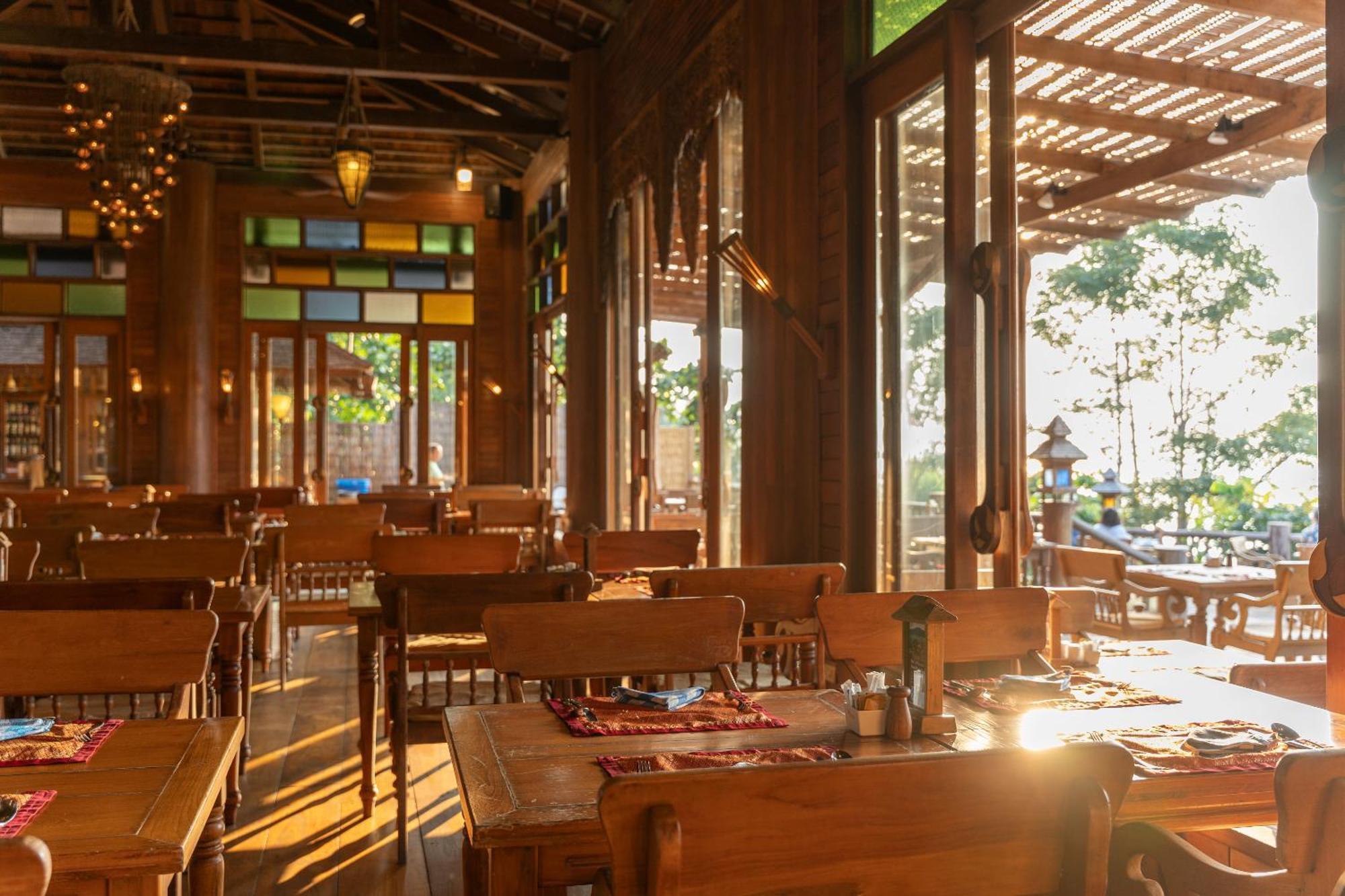 Santhiya Koh Phangan Resort And Spa Екстериор снимка Interior of a restaurant in the resort